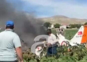 وكالة الاناضول : مقتل جنديين في تحطم طائرة تدريب عسكرية تركية 2024