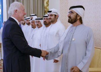 حاكم دبي يستقبل قادة طيران الإمارات 2024