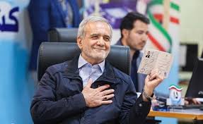 انتخابات إيران: روحاني يحث على اختيار المرشح الإصلاحي بزشكيان 2024