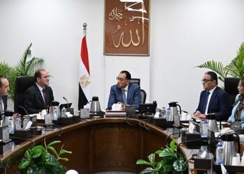 لقاء بين رئيس الوزراء ووزير المالية لمتابعة جهود خفض الدين العام 2024