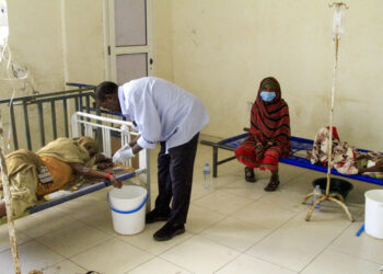 Patients suffering from cholera receive treatment at a rural isolation centre in Wad Al-Hilu in Kassala state in eastern Sudan, on August 17, 2024. - Sudan's health minister on August 17 declared a cholera epidemic after weeks of heavy rain in the war-torn country, in a video released by his ministry. The northeast African country has been engulfed in a war since April 2023 between the Sudanese army under the country's de facto ruler Abdel Fattah al-Burhan and the paramilitary Rapid Support Forces (RSF), led by his former deputy Mohamed Hamdan Daglo. (Photo by AFP)