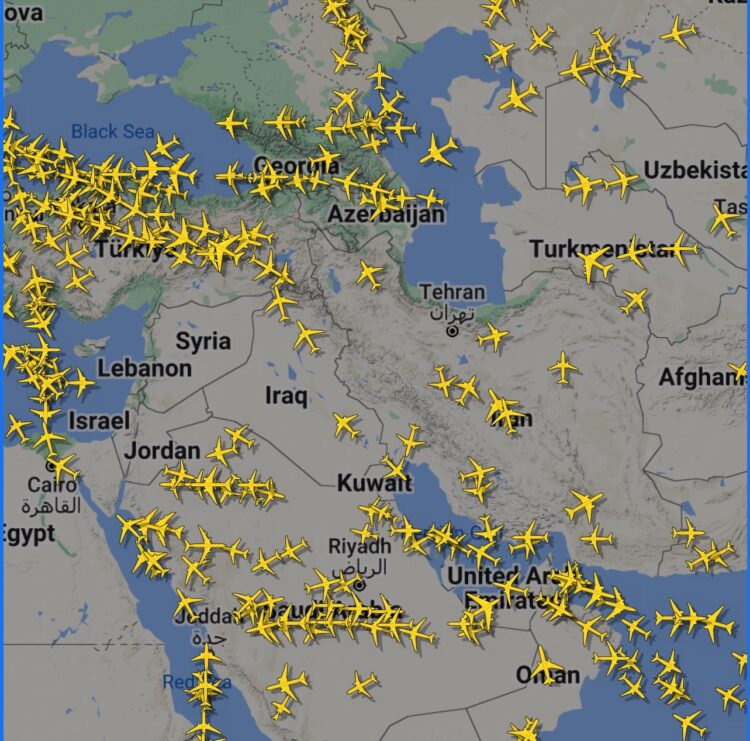 مصر توجيه خطوطها الجوية بتجنب المجال الجوي الإيراني وسط تصاعد التوتر 2024