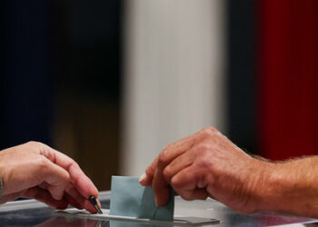 A voter casts their ballot, during the first round of the early French parliamentary elections at a polling station in Le Touquet-Paris-Plage, France, June 30, 2024. REUTERS/Yara Nardi