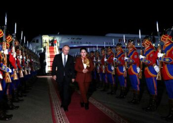 Russian President Vladimir Putin takes part in a welcoming ceremony upon his arrival at an airport in Ulaanbaatar, Mongolia September 2, 2024. Sputnik/Natalia Gubernatorova/Pool via REUTERS ATTENTION EDITORS - THIS IMAGE WAS PROVIDED BY A THIRD PARTY.