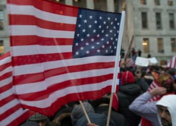 People rally at Brooklyn Borough Hall as Yemeni bodega and grocery-stores shut down to protest US President Donald Trump's Executive Order banning immigrants and refugees from seven Muslim-majority countries, including Yemen, on February 2, 2017 in New York. (Photo by Bryan R. Smith / AFP)