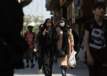 Iranian women walk on a street amid the implementation of the new hijab surveillance in Tehran, Iran, April 15, 2023. Majid Asgaripour/WANA (West Asia News Agency) via REUTERS ATTENTION EDITORS - THIS IMAGE HAS BEEN SUPPLIED BY A THIRD PARTY.