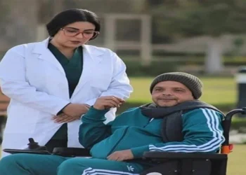 محمد هنيدي يثير القلق: ظهور مفاجئ على كرسي متحرك بعد فرح ابنته 2024