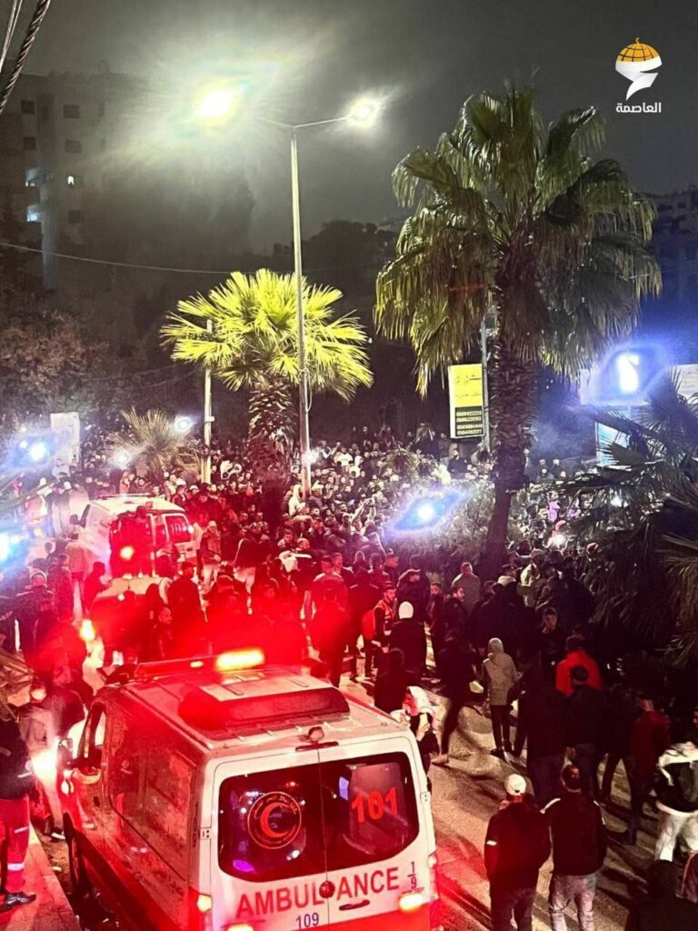 علي الأسفلت.. زغاريد وألعاب نارية في إستقبال 90 أسيرا فلسطينيا بينهم نساء وأطفال 2 علي الأسفلت.. زغاريد وألعاب نارية في إستقبال 90 أسيرا فلسطينيا بينهم نساء وأطفال 2025