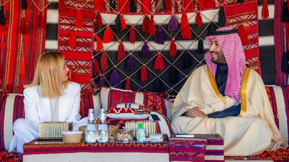 بعد الشاي والماندي.. هل تفتح ميلوني نادي القتال الجوي أمام بن سلمان؟ 3 بعد الشاي والماندي.. هل تفتح ميلوني نادي القتال الجوي أمام بن سلمان؟ 2025