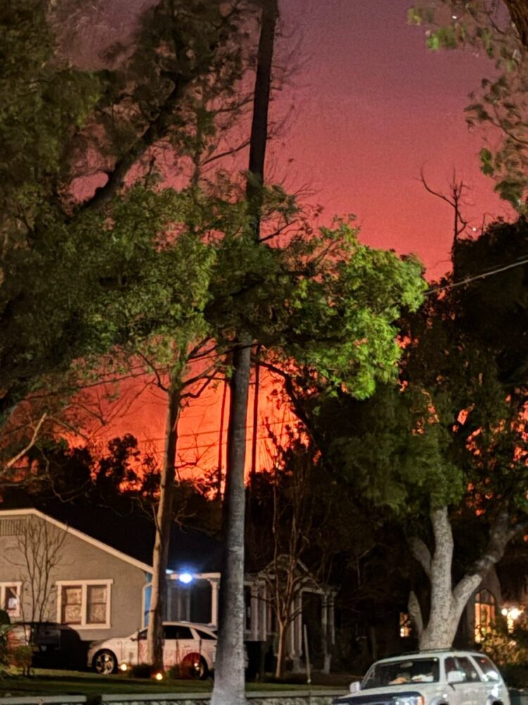 حرائق كاليفورنيا: آلاف المنازل تتحول إلى رماد ومخاوف من كارثة بيئية في لوس أنجلوس 1 حرائق كاليفورنيا: آلاف المنازل تتحول إلى رماد ومخاوف من كارثة بيئية في لوس أنجلوس 2025