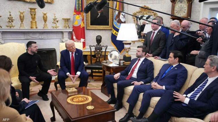 صحفي أميركي يهين زيلينسكي.. "لماذا لا ترتدي بدلة رسمية خلال لقاء ترامب ؟" 2025