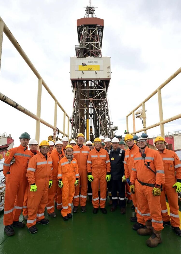 رئيس الوزراء المصري يتفقد حفار 'سايبم 10000' في حقل ظهر ويؤكد أهمية التعاون مع إيني 2026