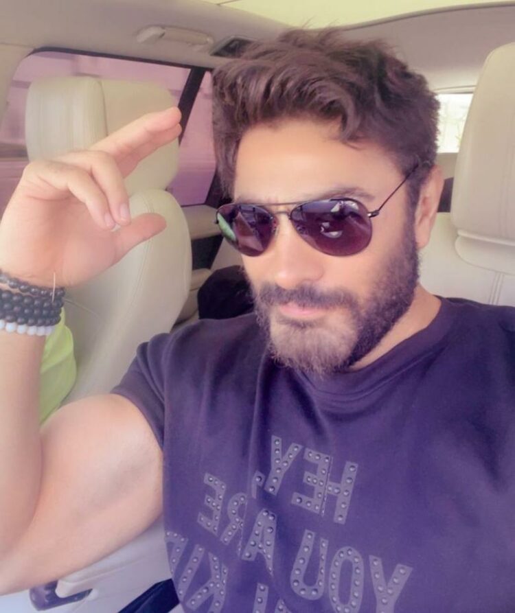 تامر حسني: بين الاحتلال العالمي والهم الإنساني.. أبرز التطورات الفنية والإنسانية 2025