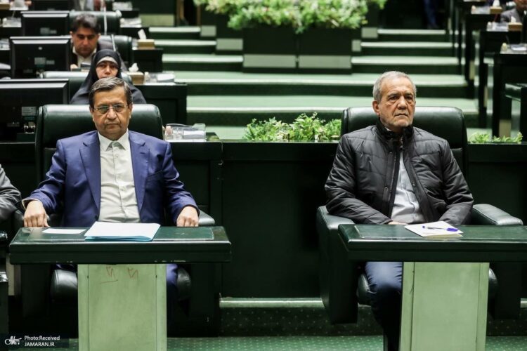 عزل وزير الاقتصاد الإيراني بعد 6 أشهر: ما علاقة العقوبات الأمريكية والدولار؟ 2025