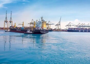 قفزة قياسية في صادرات السعودية غير النفطية وسط تساؤلات عن استدامة النمو 2025