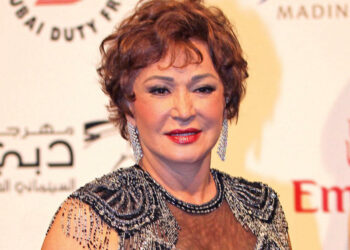 "لبلبة تتحول إلى ملكة شم النسيم.. بوكيه البصل والفسيخ يسرق الأنظار في الحدائق" 2025