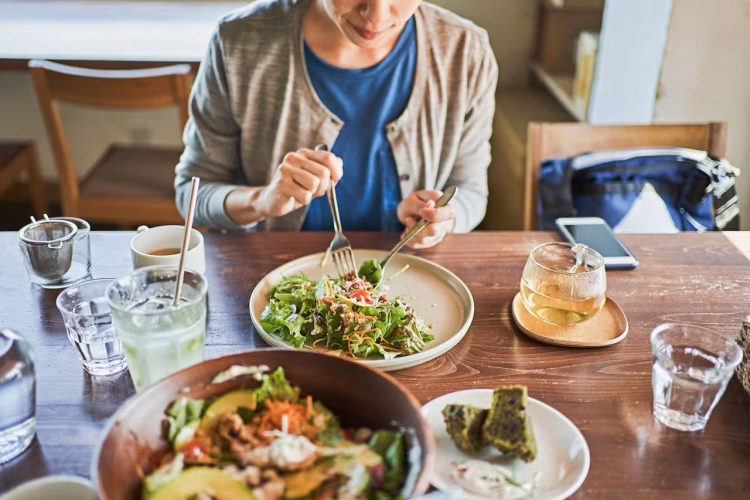 طرق الوقاية من الأمراض المزمنة مع التقدم بالعمر… دراسة عالمية تكشف أسباب الوصول للسبعين دون امرض 1 طرق الوقاية من الأمراض المزمنة مع التقدم بالعمر… دراسة عالمية تكشف أسباب الوصول للسبعين دون امرض 2025