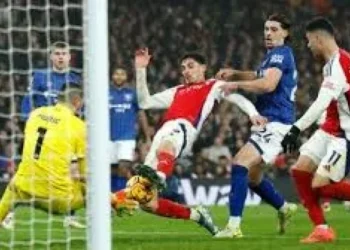 آرسنال يكتسح إيبسويتش تاون برباعية نظيفة في الدوري الإنجليزي 2025