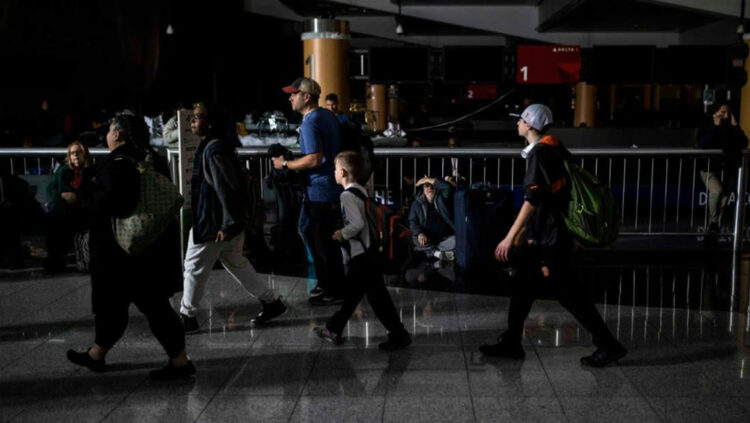 "بعد الصمت الرسمي.. تحقيقات سرية تكشف تورط جهات خارجية في أزمة" انقطاع الكهرباء عن إسبانيا والبرتغال 1 "بعد الصمت الرسمي.. تحقيقات سرية تكشف تورط جهات خارجية في أزمة" انقطاع الكهرباء عن إسبانيا والبرتغال 2025