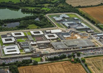 هجوم إرهابي في سجن بريطاني نفذه شقيق مفجّر مانشستر 2025