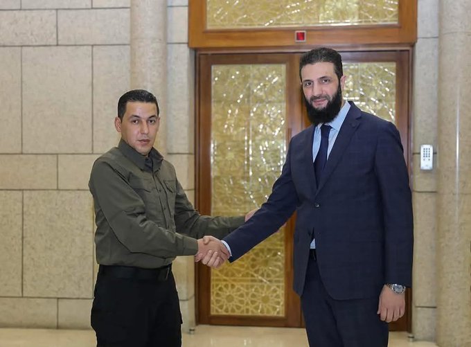 دوغان سليمان: كيف تحول ماسح الأحذية إلى قائد لواء عسكري في حلب؟ 1 دوغان سليمان: كيف تحول ماسح الأحذية إلى قائد لواء عسكري في حلب؟ 2025