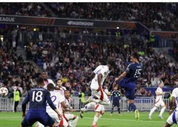 انطلاق مباراة مانشستر يونايتد ضد ليون في الدوري الأوروبي 2025