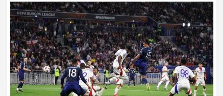 انطلاق مباراة مانشستر يونايتد ضد ليون في الدوري الأوروبي 2025