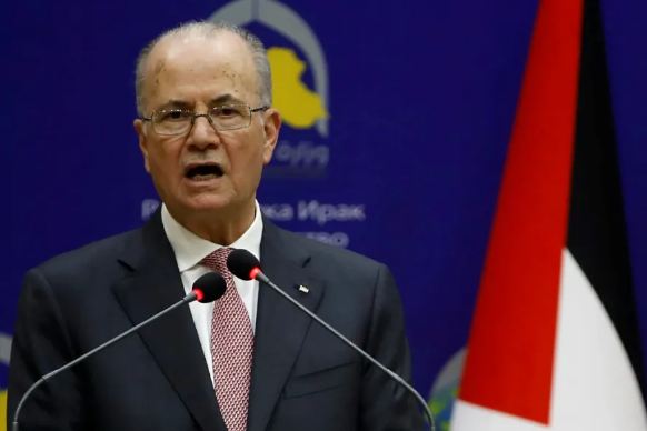 إسرائيل تعرقل جولة ميدانية لرئيس الوزراء الفلسطيني في الضفة 1 إسرائيل تعرقل جولة ميدانية لرئيس الوزراء الفلسطيني في الضفة 2025