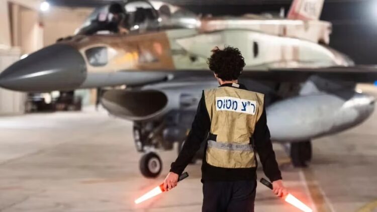 الوقت المناسب لضرب إيران؟ غانتس يكشف عن الجاهزية الكاملة 2025