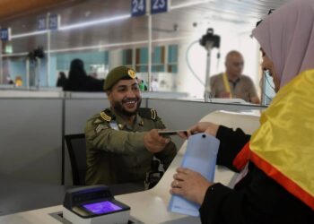 السعودية تحذر من غرامات ضخمة وترحيل للمتأخرين عن مغادرة المملكة 2025