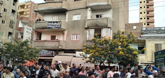 تجمهر حاشد أمام محكمة دمنهور في قضية اعتداء على تلميذ "حق ابننا مش هيضيع" "صور" 3 تجمهر حاشد أمام محكمة دمنهور في قضية اعتداء على تلميذ "حق ابننا مش هيضيع" "صور" 2025