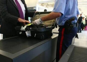 الجمارك تلاحق "البالة".. هل انتهى عصر ملابس البسطاء في مصر؟ 2025