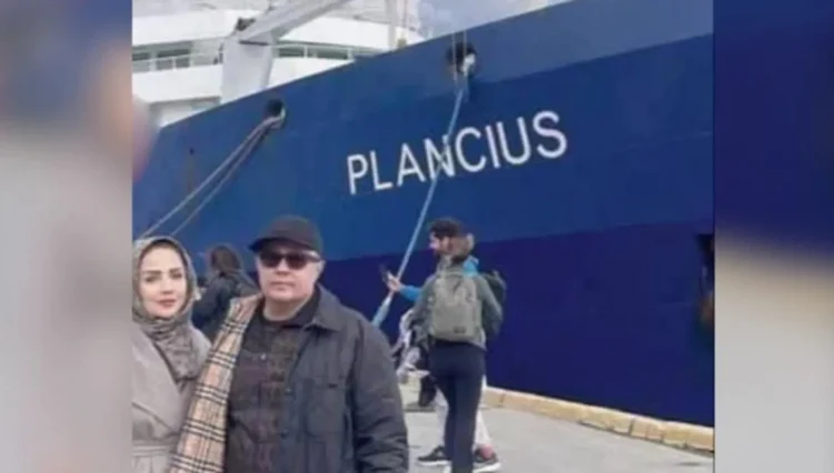 بسبب رحلة إلى القطب الجنوبي: بزشكيان يطيح بنائبه في قرار مفاجئ 2025