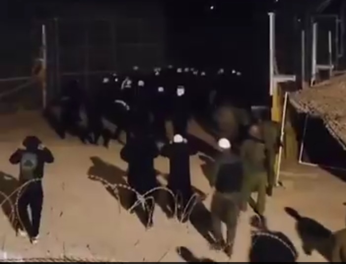 ريف دمشق يشتعل: مقتل شيخ عقل الدروز وسط اشتباكات دامية في أشرفية صحنايا "فيديو" 1 ريف دمشق يشتعل: مقتل شيخ عقل الدروز وسط اشتباكات دامية في أشرفية صحنايا "فيديو" 2025