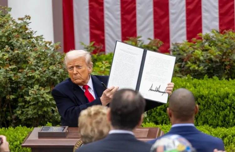 عاصفة رسوم ترامب.. شركات بريطانية على حافة الانسحاب من السوق الأميركية 1 عاصفة رسوم ترامب.. شركات بريطانية على حافة الانسحاب من السوق الأميركية 2025