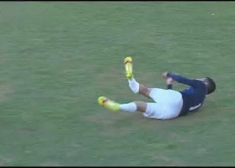 "من دموع الملعب إلى غرفة العمليات.. كسر الساق يُبعد القندوسي عن الملاعب 9 أشهر" 2025