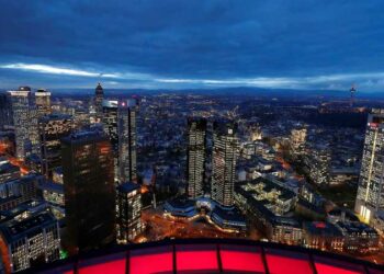 توقعات قاتمة للاقتصاد الألماني: صفر نمو وملايين العاطلين في 2025 2025