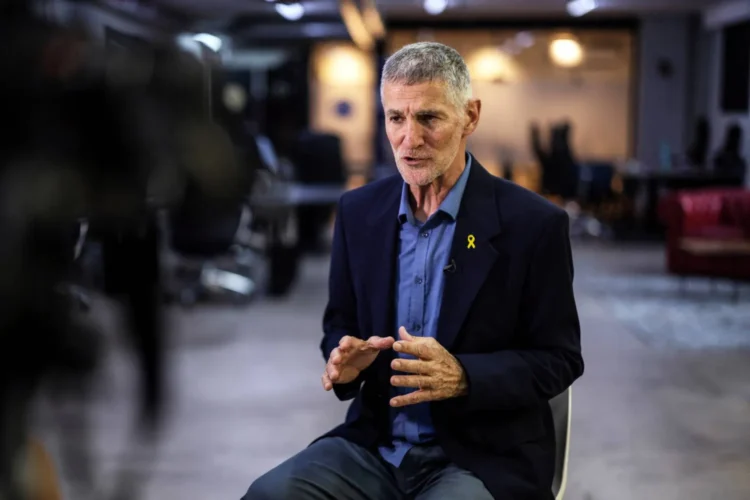 غولان: نتنياهو يضحي بالجنود ويطيل حرب غزة للبقاء في الحكم 1 غولان: نتنياهو يضحي بالجنود ويطيل حرب غزة للبقاء في الحكم 2025