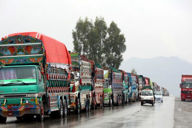 نمو الاقتصاد الأفغاني.. ارتفاع التبادل التجاري مع باكستان إلى 119 مليون دولار في شهر واحد 1 نمو الاقتصاد الأفغاني.. ارتفاع التبادل التجاري مع باكستان إلى 119 مليون دولار في شهر واحد 2025
