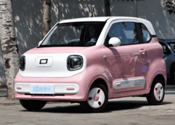 تفاصيل أول ترخيص للسيارات الكهربائية بمصر وخطط إنشاء 3000 محطة شحن 2025