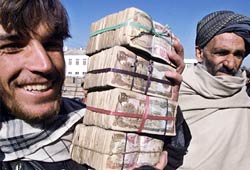 وداعًا للدولار.. أفغانستان تبدأ رسمياً اعتماد العملات الوطنية في التبادل التجاري الخارجي 2025