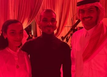 هجوم واسع على مهرجان جوائز الأزياء السعودية 2025 بسبب تصاميم رجالية "تشبه النساء" 2025