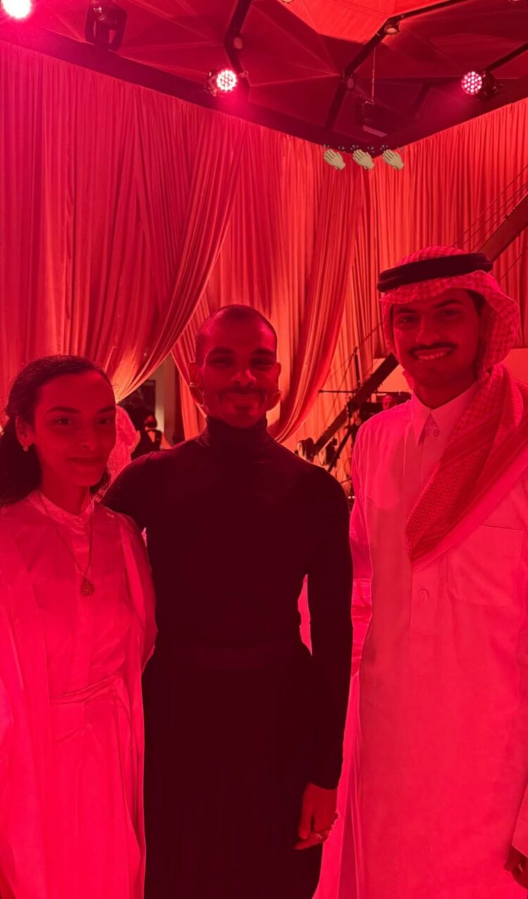 هجوم واسع على مهرجان جوائز الأزياء السعودية 2025 بسبب تصاميم رجالية "تشبه النساء" 1 هجوم واسع على مهرجان جوائز الأزياء السعودية 2025 بسبب تصاميم رجالية "تشبه النساء" 2025