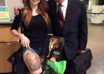 زاهي حواس في برنامج أحمد موسى يدّعي كتابة مقالات تحتاج 685 عامًا! 2025