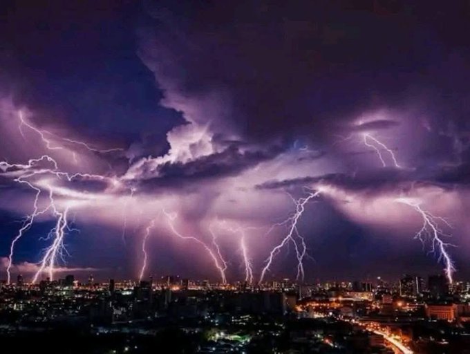 الإسكندرية تغرق والدولة تغيب: عاصفة تفضح هشاشة الحكومة 1 الإسكندرية تغرق والدولة تغيب: عاصفة تفضح هشاشة الحكومة 2025