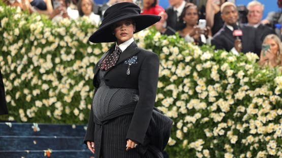 لماذا اصرت الفنانة العالمية ريهانا على إظهار حملها فى حفلها الأخير ؟ 1 لماذا اصرت الفنانة العالمية ريهانا على إظهار حملها فى حفلها الأخير ؟ 2025