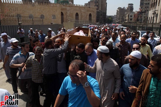 جنازة مهيبة لشيخ الطريقة الشهاوية: من هو عبد الحكيم الشهاوي الذي أبكى الغربية؟ 1 جنازة مهيبة لشيخ الطريقة الشهاوية: من هو عبد الحكيم الشهاوي الذي أبكى الغربية؟ 2025