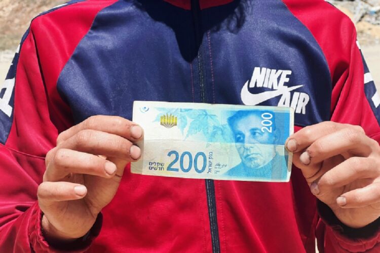 إلغاء الشيكل ذو الـ200: سلاح اقتصادي جديد في حرب إسرائيل ضد غزة 1 إلغاء الشيكل ذو الـ200: سلاح اقتصادي جديد في حرب إسرائيل ضد غزة 2025