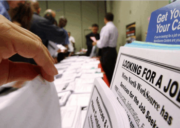 7.165 مليون عاطل عن العمل في الولايات المتحدة.. أرقام صادمة تهدد تعافي الاقتصاد الأمريكي 2025