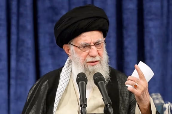 خامنئي يعيد رسم موقف إيران: لا مكان لأمريكا وإسرائيل في الشرق الأوسط 1 خامنئي يعيد رسم موقف إيران: لا مكان لأمريكا وإسرائيل في الشرق الأوسط 2025